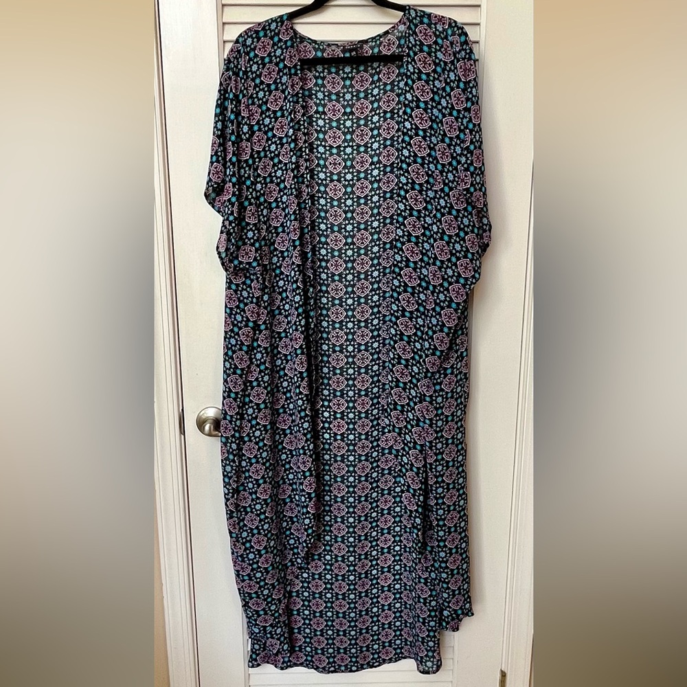 TORRID Aqua and Pink Medallion Chiffon Kimono - Size 3/4 GUC